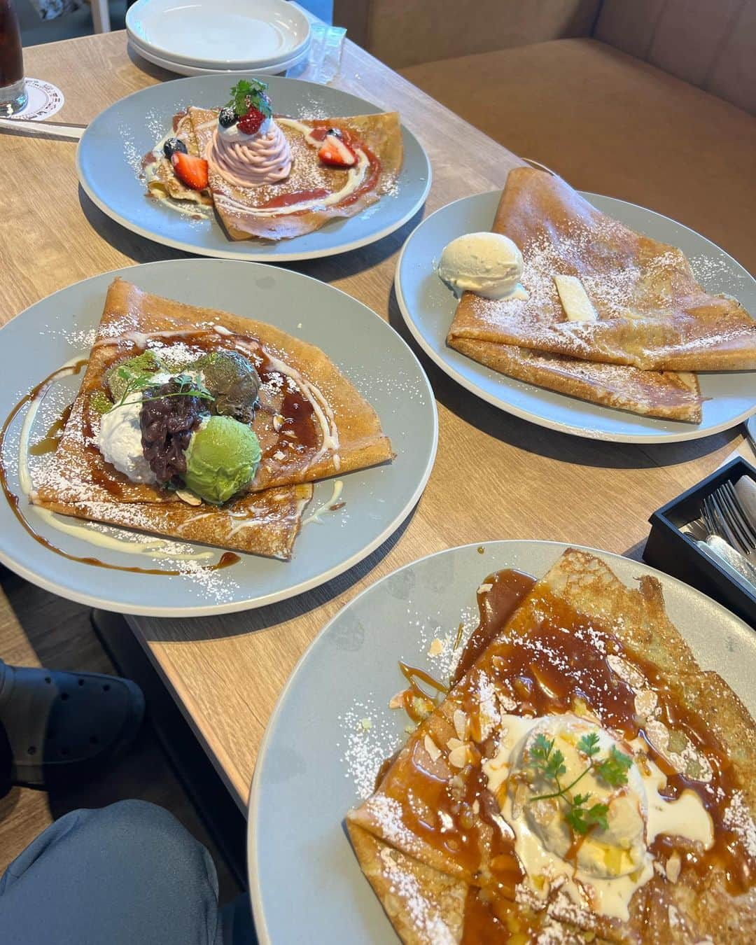 本谷紗己さんのインスタグラム写真 - (本谷紗己Instagram)「#とびだす焙煎所　 @tobidasu.cafe   和歌山市黒田にオープンした 和歌山市初の クレープ＆ガレット専門店🫶  HIROくんYouTubeでは この日、お店で頼むことのできた メニューほぼ全てを一緒に食べました😎笑 UPをお楽しみに🌻  どれも美味しかったです〜🤤🤍  パリッもちっ食感の生地と お食事にぴったりなメニューから スイーツに嬉しいメニューまで🥰  そしてその場で焙煎したコーヒーが 香り高くてとっても美味しい、、、☕️ お店も広く、ゆったりと過ごせます🥰 注文はカウンターにて✨  #insta_wakayama #wakayama #さぴ和歌山　#和歌山　#わくわく編集部　#なんて素敵な和歌山なんでしょう　#和歌山カフェ　#カフェ和歌山　#和歌山ランチ　 #ガレット #クレープ #カフェ」4月6日 17時26分 - sappyon38