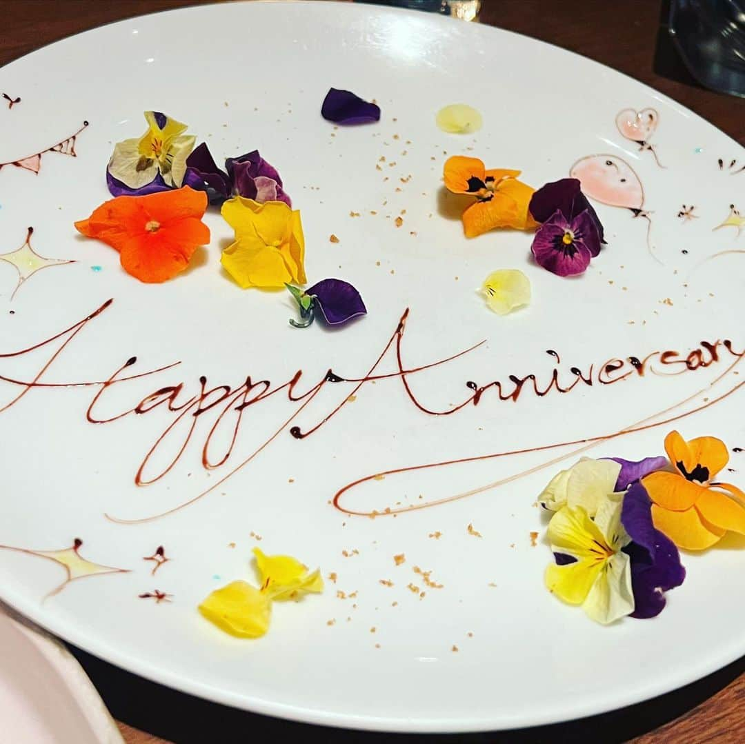 上杉洋史のインスタグラム：「We had our wedding anniversary. Cherry blossoms at Tokyo Midtown. #happyweddinganniversary #weddinganniversary #unionsquretokyo #roppongi #cerryblossoms」