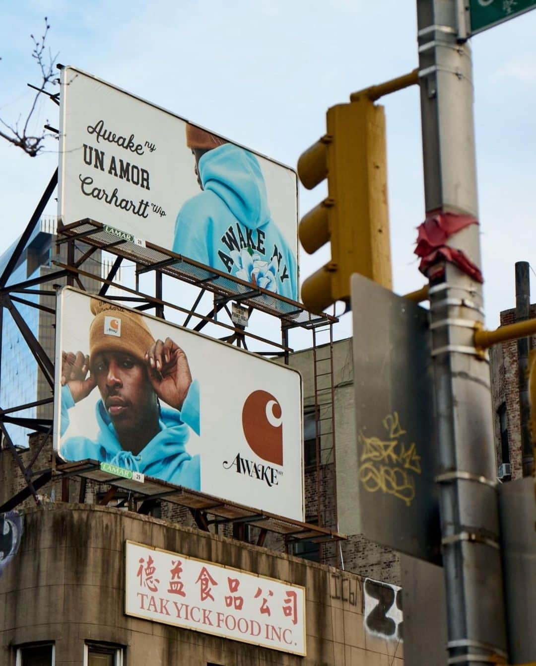 カーハートさんのインスタグラム写真 - (カーハートInstagram)「Carhartt WIP x Awake NY  Billboard in NYC.   Carhartt WIP x Awake NY カプセルコレクションは、4月8日(土)より下記のCarhartt WIP Store、Online Storeにて発売致します。発売の詳細はブランドサイトのJOURNALページをご覧下さい。  ・Carhartt WIP Store Tokyo ・Carhartt WIP Store Fukuoka ・Carhartt WIP Store Kobe ・Carhartt WIP Japan オンラインストア  @awakenewyorkclothing  #CarharttWIP  #awakeny」4月6日 14時47分 - carharttwip_jp