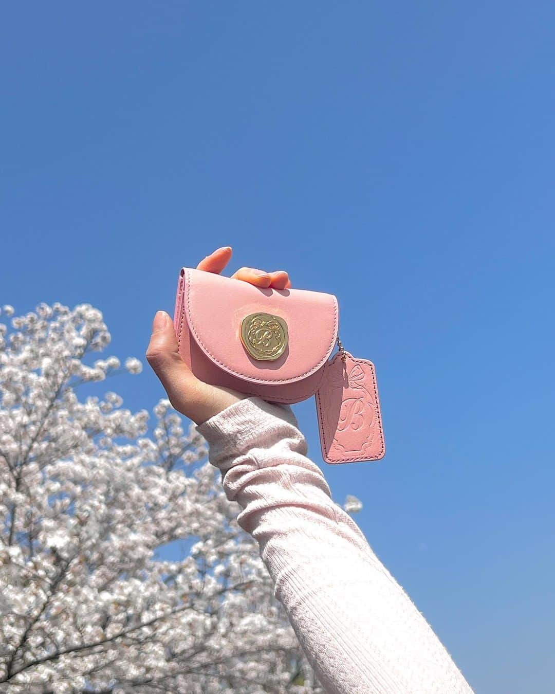 キム・チョンアさんのインスタグラム写真 - (キム・チョンアInstagram)「벚꽃이랑 하늘 🌸☁️ 그리구 내가 좋아하는 핑크💗😘」4月6日 14時47分 - 94_j.a