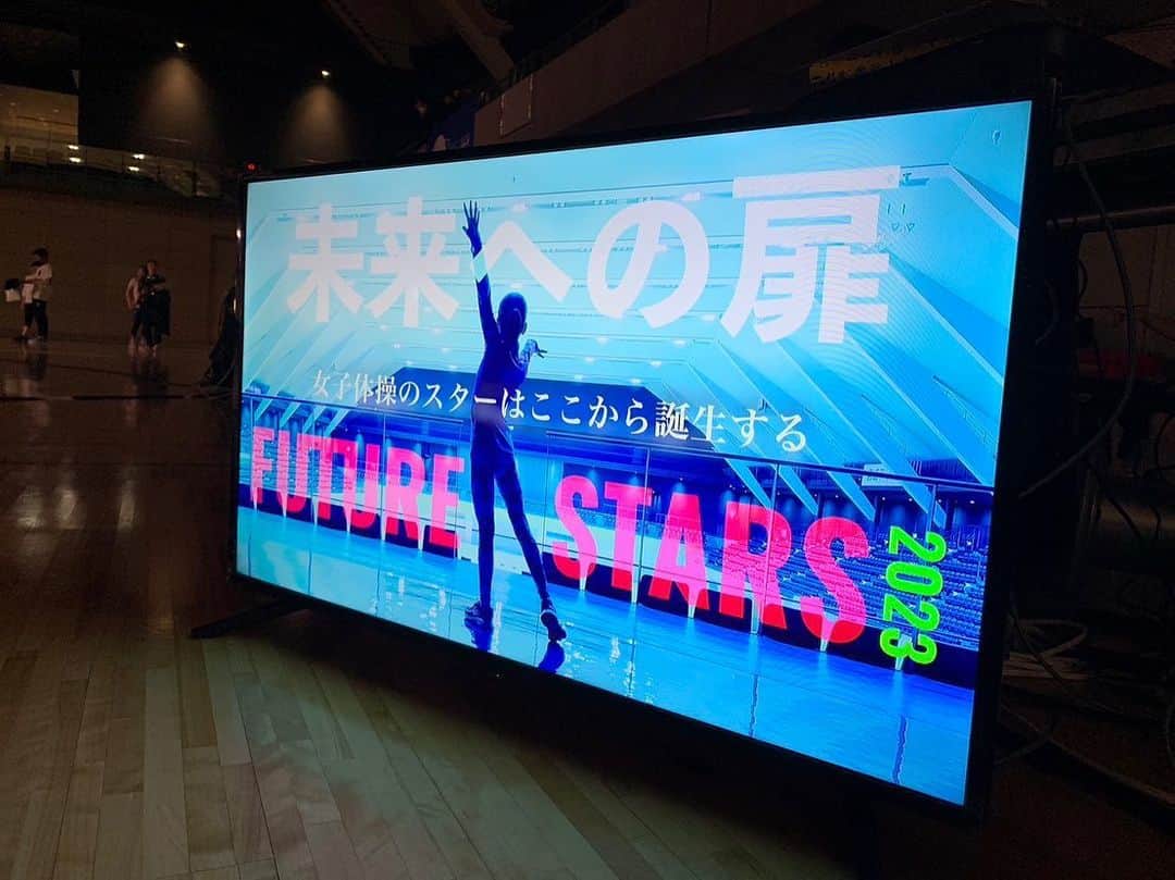 宮川紗江のインスタグラム：「2023年4月4日、5日とFUTURE STARSが行われました！アンバサダーとして、出場選手として参加させて頂きました！ 今までにない演出を取り入れたり、試合以外にも、講義や、体操教室、食べ物ブースや化粧体験、レオタード販売などなど、盛りだくさんな大会でした！ 子供たちのキラキラした演技がとても感動的でした！  そして、大会後にはリオメンバー5人のサイン会もやらせて頂きました！ 大会企画、運営、準備に携わってくれた皆様、感謝の気持ちでいっぱいです😊 ありがとうございました。そして、お疲れ様でした😌  また、 リオメンバー5人集まれてすごく楽しかったです！ 7年前を思い出します☺️  #女子体操 #高崎アリーナ #futurestars #とびくる #スタートランド #明治安田生命  #iwatani  #maruda」
