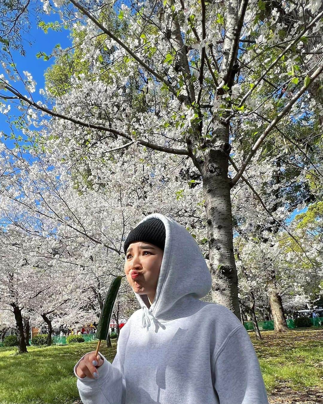 富久美玲のインスタグラム：「_ . 🌸より🥒🤤 お祭りって屋台が何よりも大好きー！ .」