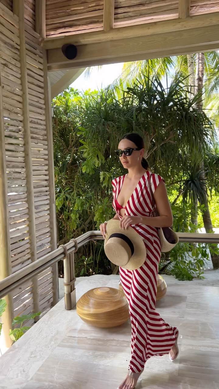 のインスタグラム：「Tropics and stripes … 💋  @loewe」