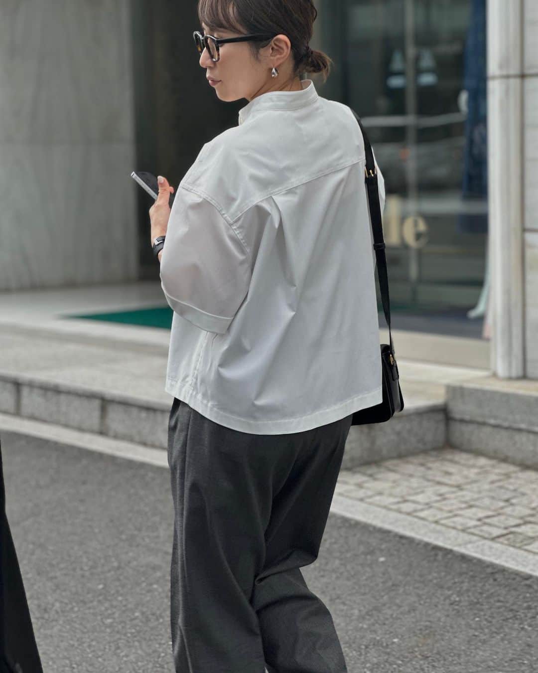 yuさんのインスタグラム写真 - (yuInstagram)「・ ・ tops: #nae_nocollarshirt pants: #nae_twotackswoolslacks bag: #celine shoes: #newbalance ・ ・ #coordinate#ootd#nae_153cm #celinebag#newbalance550 #シャツコーデ#大人カジュアル #骨格ストレート#低身長コーデ」4月6日 15時14分 - yu.rm