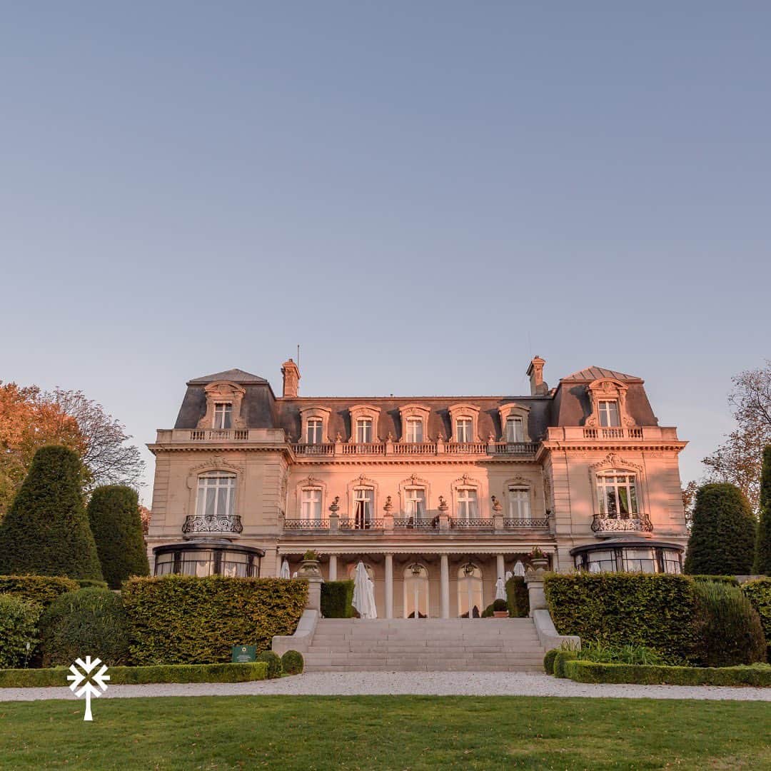 PicLab™ Sayingsさんのインスタグラム写真 - (PicLab™ SayingsInstagram)「Nothing beats a glass of bubbly. 🍾 🥂 New to our website - 5 reasons to visit the champagne region in France. Reims, an area in northeastern France, proves to be a stellar spot to base for Champagne tasting with its gorgeous vineyards, art deco architecture, and quaint cafes. Check out our recommendations at the link in our bio! 🔗」4月7日 2時13分 - paradise