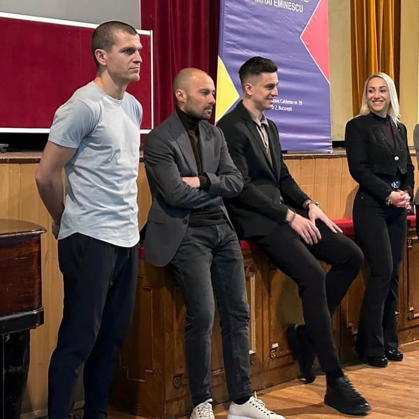 フローリン・ガルドシュのインスタグラム：「Astăzi am participat la un eveniment în cadrul campaniei educaționale “Eat Good Feel Good”, campanie organizată pentru elevii din liceele Sectorului 2 🎓  Am vorbit despre alimentație, nutriție și binenteles fotbal 😃 ⚽️」