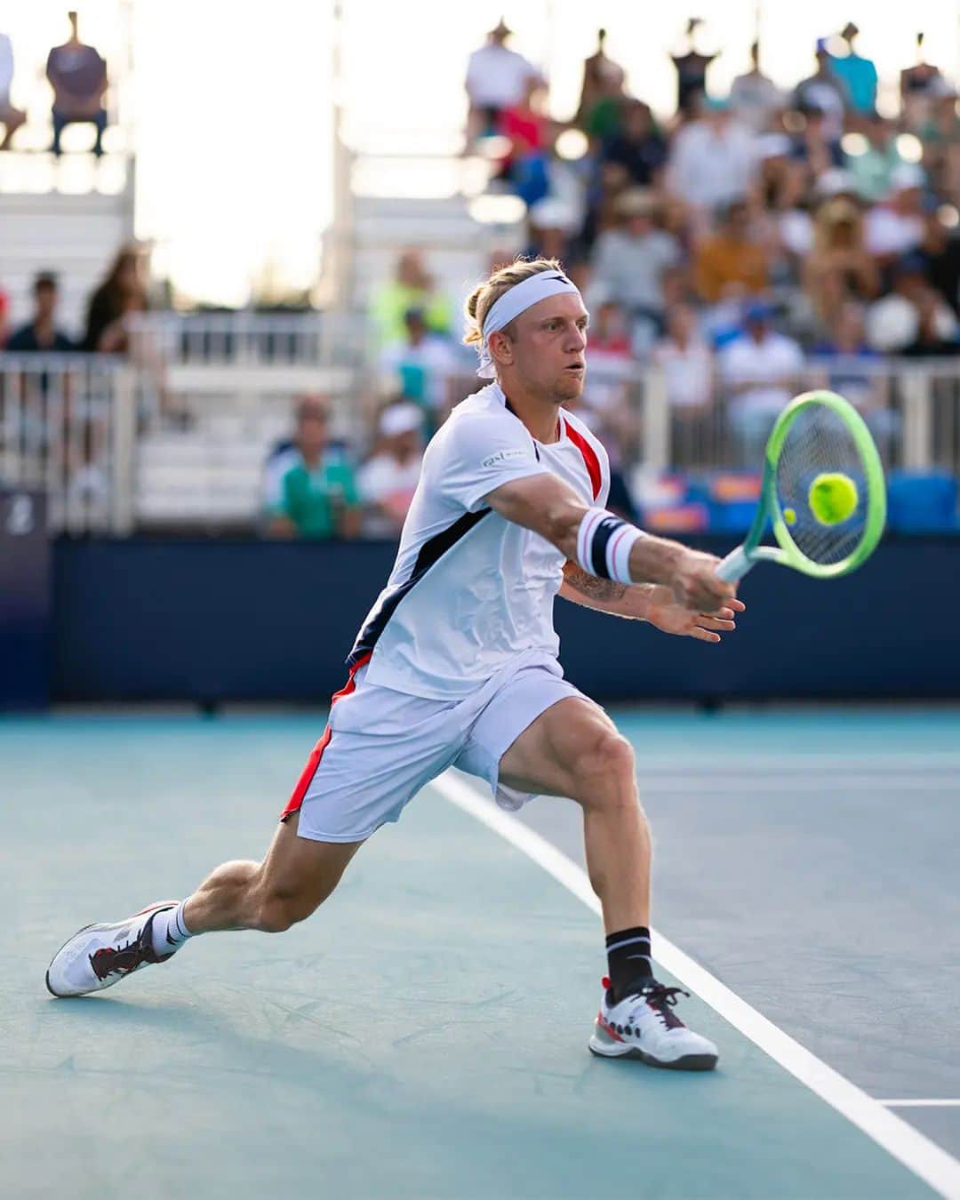 ディアドラのインスタグラム：「Fokina's potent clay-court playing style translates to any surface he encounters, including hard courts. To support his journey, we provide @aledavidovichofficial the right gear to help him bring his best game in every ground.   Check out our stories to see the gear he's been wearing in his recent matches on hard courts.  #diadora #diadoratennis」