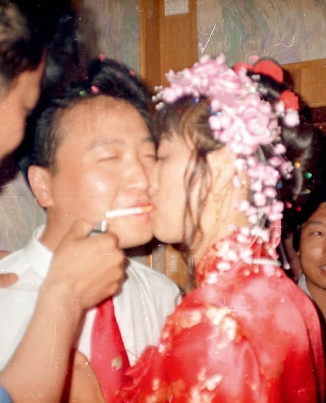 VICEさんのインスタグラム写真 - (VICEInstagram)「Throughout the 1980s and 90s, Big Tobacco made a killing off Chinese weddings. During that period, it was customary in some circles for brides to light a cigarette for every man invited to the ceremony, before the bride and groom played some kind of smoking-based game – like whatever's going on with the Sprite bottle bong in the photo above.⁠ ⁠ These photos – taken from the collection "Until Death Do Us Part" – were discovered by @thomas_sauvin, a French photography collector and editor, who has spent years salvaging old film negatives from a recycling plant on the outskirts of Beijing. Scroll though above, and see the rest of his project over on @beijing_silvermine.⁠」4月7日 1時03分 - vice