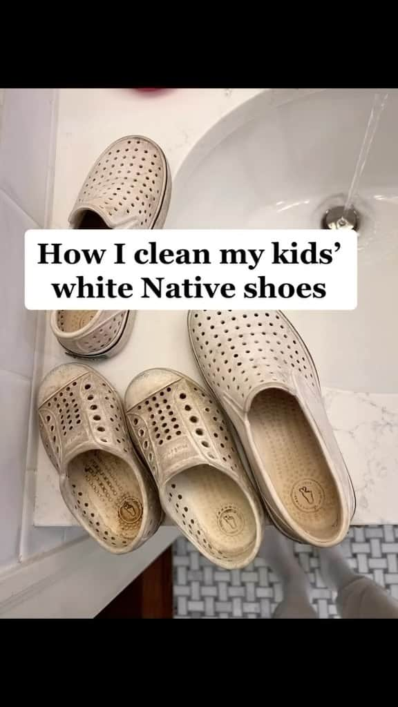 Anna Jane Wisniewskiのインスタグラム：「I have a LOT of boys shoes (turns out) and have purchased @nativeshoes dupes in the past but honestly they don’t hold up as well. These shoes have been through it and I still am able to pass them down year after year. This is probably the last summer for the toddler white natives but they’ve got this 💪🏻 you just need some powdered Tide and some hot water and they clean right up! Not sponsored just a fan of both products 😬 #cleaninghacks #nativeshoes #handmedowns」