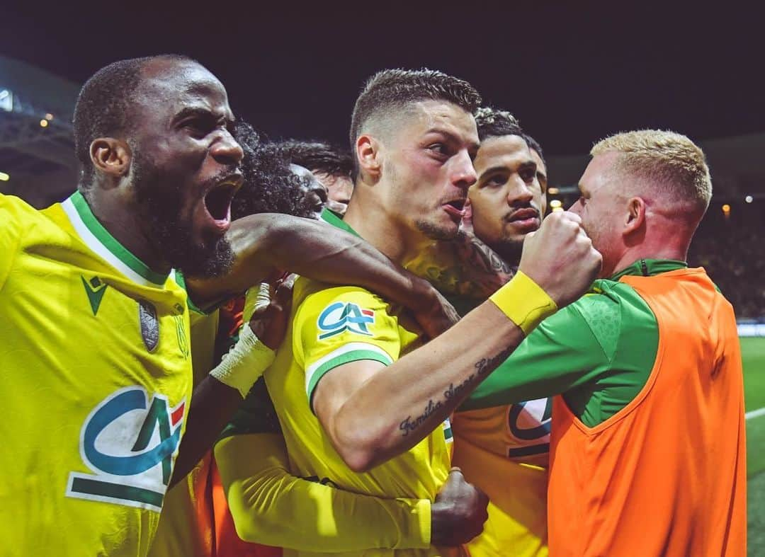 アンドレイ・ジロットのインスタグラム：「On y retourne… RDV au Stade de France! 🔰💪🏼 Fier d'être Nantais! Quelle ambiance de 🔥」