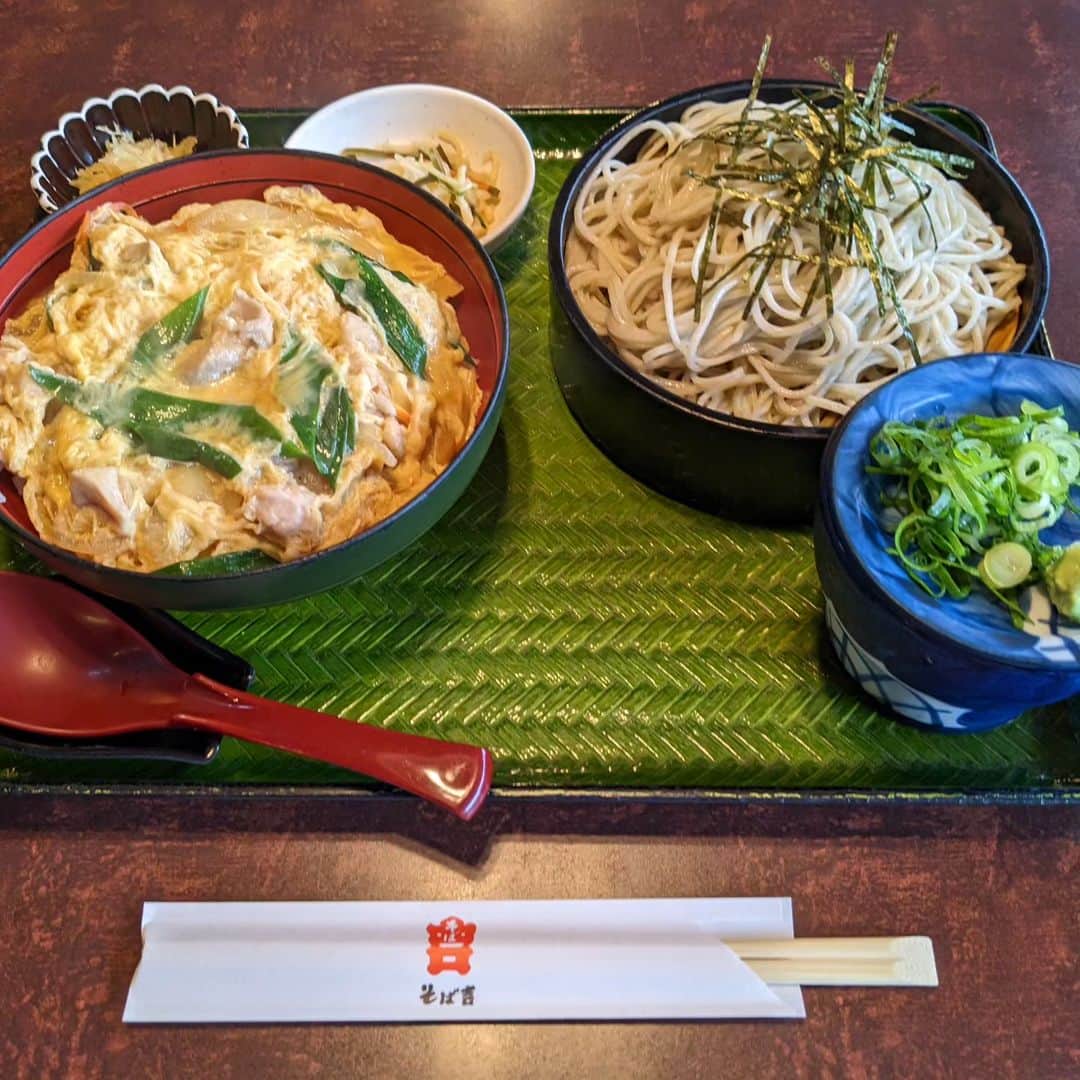 杉作J太郎のインスタグラム：「親子丼セット（ざるそば）。 （そば吉） 美味しかったです。」