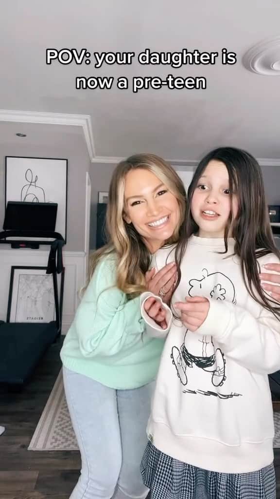 Anna Sacconeのインスタグラム：「When your first born daughter is now a pre-teen 🥲💔 #prayforme #rejected #sacconejolys #motherdaughter #annasaccone #emiliatommasina #momof4 #mumof4 #4kidsmama #mommyvlogger #lizzo #snl」