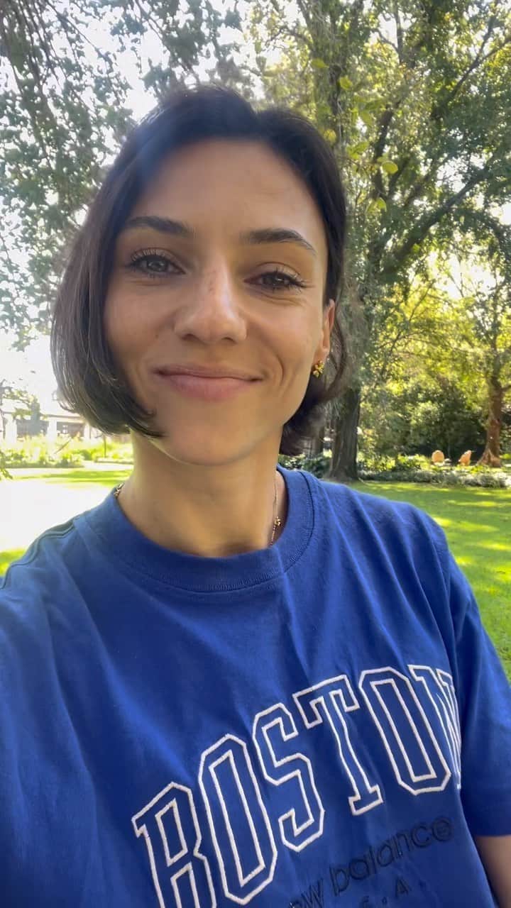 アンナ・キールバシンスカのインスタグラム：「Decyzja podjęta 🫣 Chciałabym Was zaprosić do wzięcia udziału we wrześniowym (21-24.09) campie sportowym z moja osobą na Mazurach. Będziemy trenowali i odpoczywali. Pili kawkę i isotniki. Rozmawiali i milczeli. Generalnie będziemy dbali o zdrowy balans w życiu🧘🏻‍♀️a ja postaram się podzielić z Wami tym wszystkim jak to u nas wyglada.   Wyjazd organizuje z blogiem podróżniczym @101countriesbefore50 czyli również butikowym biurem podróży @projektpauza .   Zainteresowanych wyjazdem zapraszam do zapisania się do newslettera, za pomocą którego będziemy wysłać szczegółowe informacje dotyczące Campu. LINK W BIO  P.S. Naprawdę dostawałam te pytania 🤪  [AUTOPROMOCJA]」