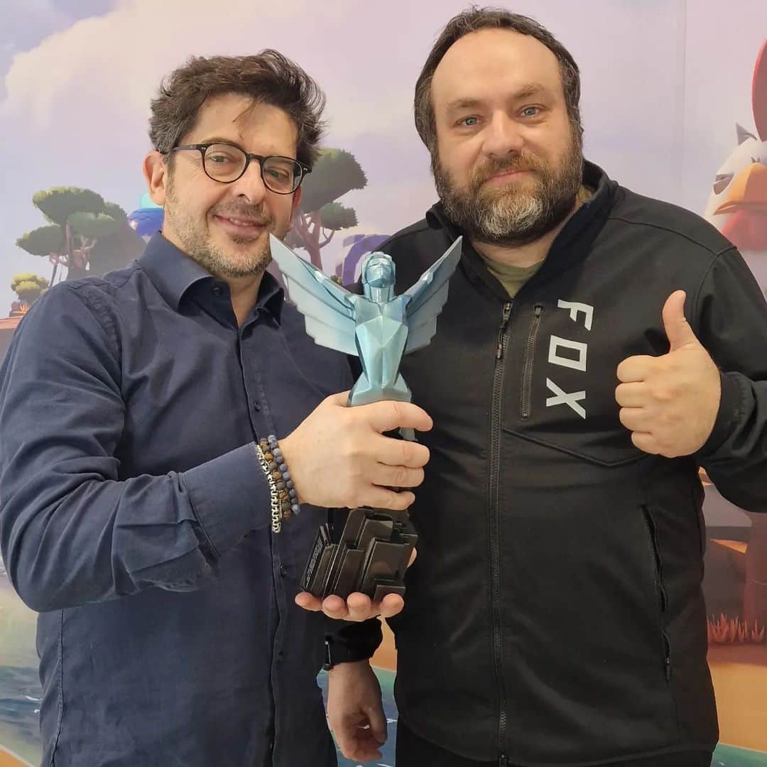 Ubisoftさんのインスタグラム写真 - (UbisoftInstagram)「Up close with the trophy 🏆 Congrats to @ubisoft_milan and @ubisoftparisstudio on their win for Best Strategy/Sim at the #GameAwards for Mario + Rabbids Sparks of Hope 👏👏👏」4月7日 1時59分 - ubisoft