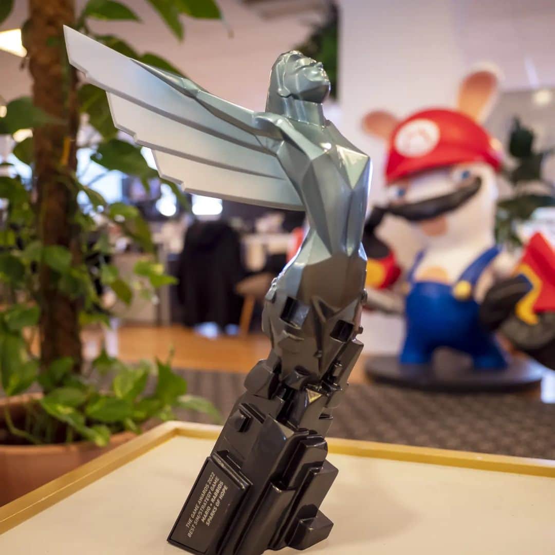Ubisoftのインスタグラム：「Up close with the trophy 🏆 Congrats to @ubisoft_milan and @ubisoftparisstudio on their win for Best Strategy/Sim at the #GameAwards for Mario + Rabbids Sparks of Hope 👏👏👏」