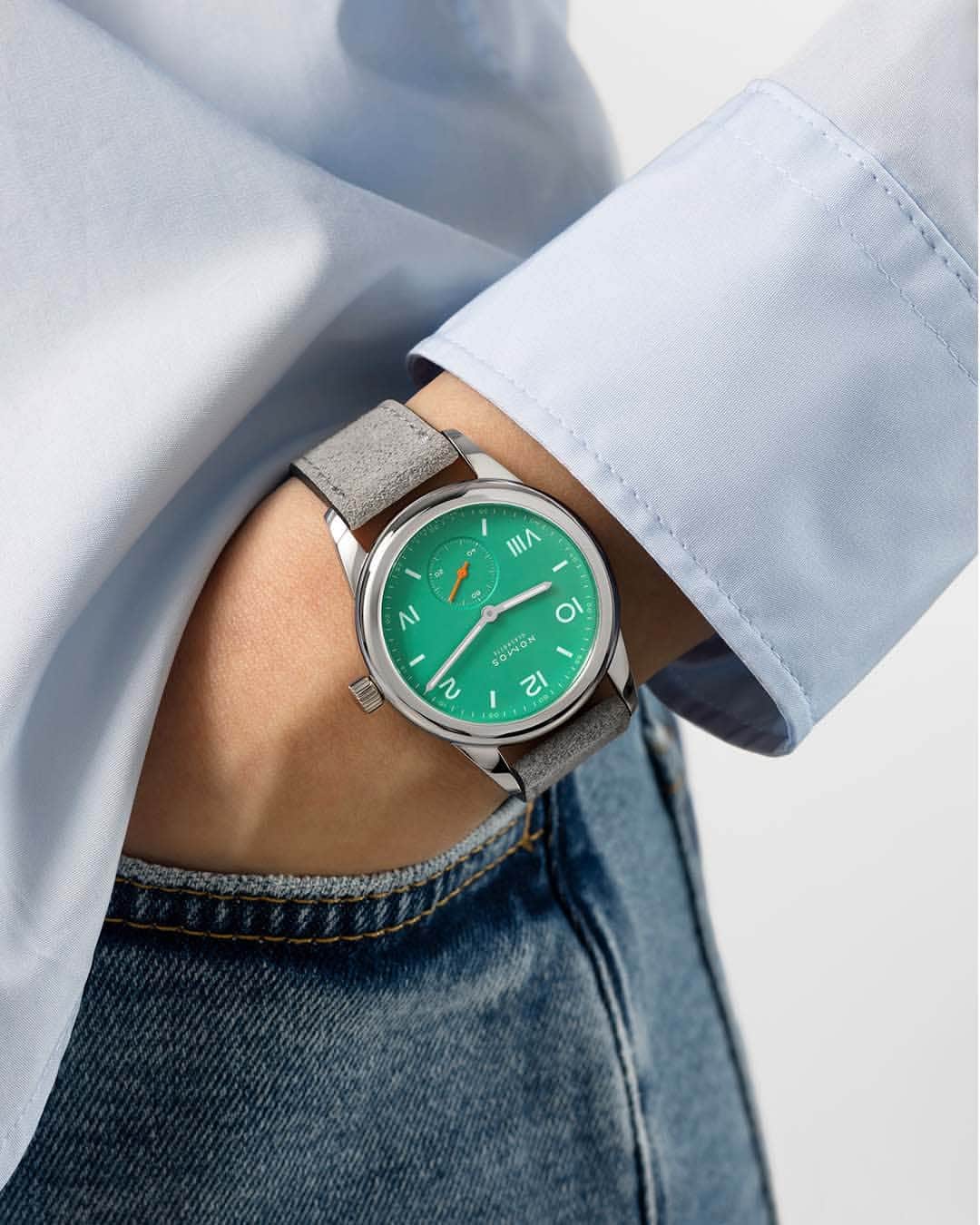 のインスタグラム：「Did you know that today is "green Thursday" in Germany? We traditionally eat meals with green vegetables to celebrate on this day—but wearing it on your wrist is an excellent alternative!  #nomos #nomosglashuette #glashütte #madeinglashuette #watchmaking #nomosclub #eastern #easter #eastergift #watchfam #happyeaster #nomosclubcampus」
