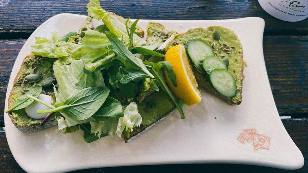 中西悠理のインスタグラム：「🥒🥦🥬🍽 野菜不足解消  #アボカドサンド」