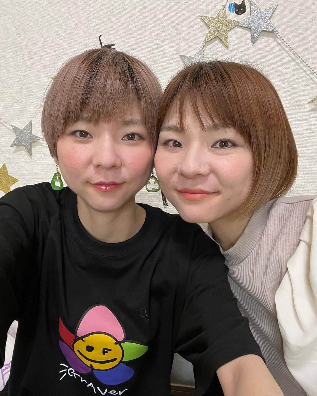 かこさんのインスタグラム写真 - (かこInstagram)「graverさんの服☺️🌼ニコちゃんと花が好きと何度も言っていますが視聴者さんからいただいたドストライクのお洋服です🫶🏻 可愛すぎる〜〜🫨🫨🫨🫨🦌 #graver #韓国 #韓国ファッション #はらぺこツインズ #双子 #大食い」4月6日 17時20分 - harapeko__kako