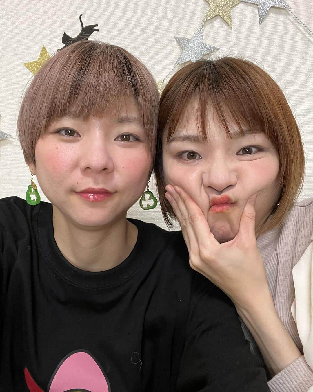 かこさんのインスタグラム写真 - (かこInstagram)「graverさんの服☺️🌼ニコちゃんと花が好きと何度も言っていますが視聴者さんからいただいたドストライクのお洋服です🫶🏻 可愛すぎる〜〜🫨🫨🫨🫨🦌 #graver #韓国 #韓国ファッション #はらぺこツインズ #双子 #大食い」4月6日 17時20分 - harapeko__kako