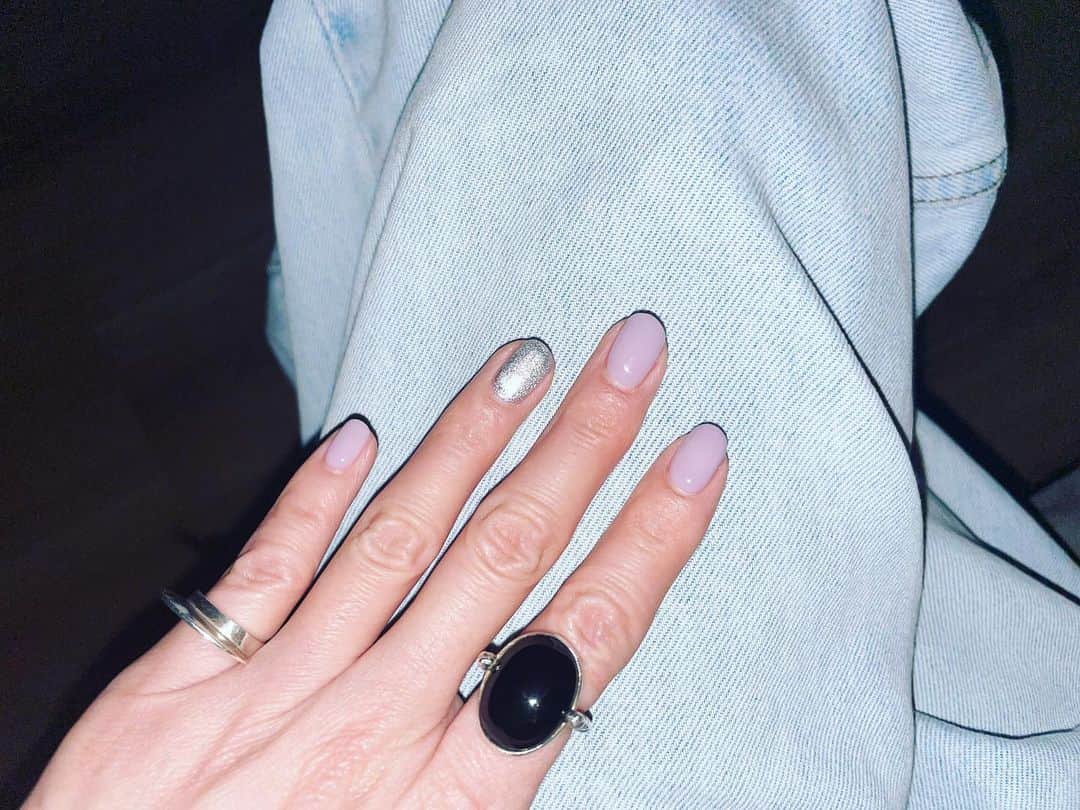 二ノ宮和佳子のインスタグラム：「. New Nail Lilac&Silver💅🪩  #nail #gel」