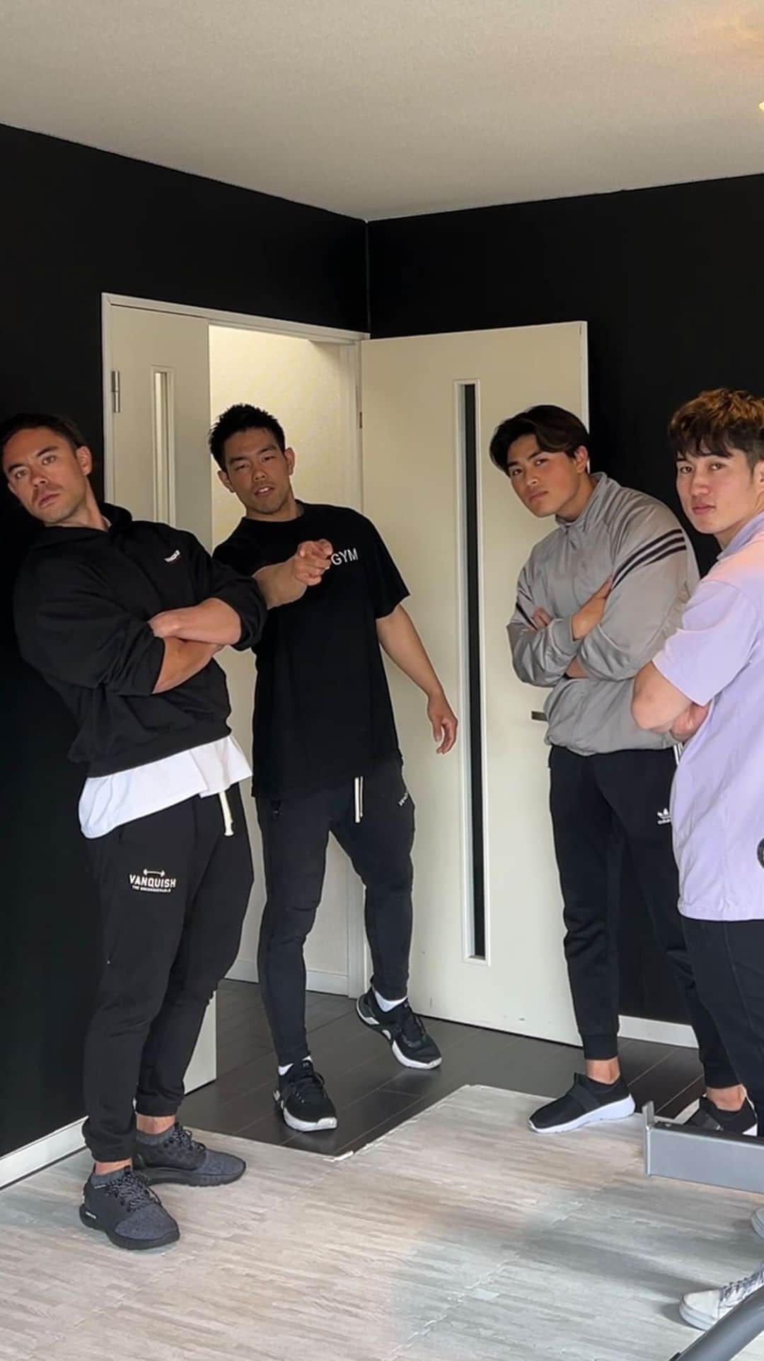 のインスタグラム：「トレーニングは毎日新しいことの気づき😂笑  @shawez__khan_」