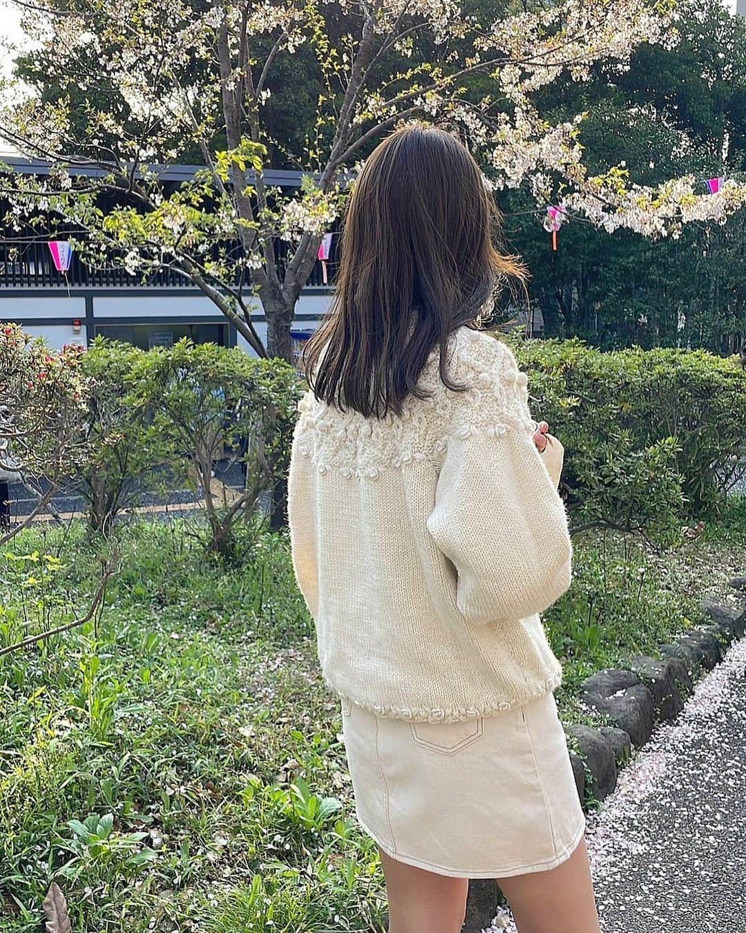 前田亜美のインスタグラム：「. . 街の桜が散っちゃってる〜( .ˬ.)". . . 切ないね。 また来年*˙︶˙*)ﾉ"♡. . . 来年の今は何してるかな〜」