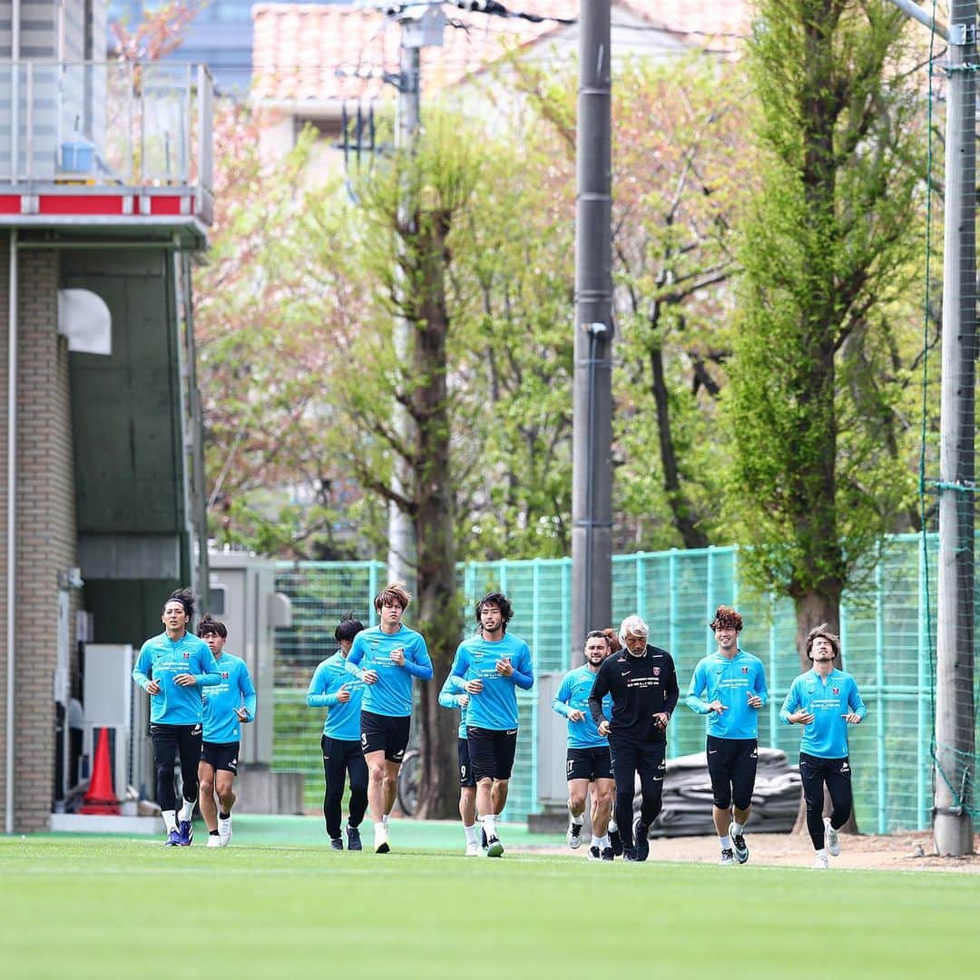 のインスタグラム：「4.6 TRAINING | 📷  次戦 明治安田生命J1リーグ 第7節 4.9(日) vs 名古屋グランパス 豊田スタジアム・15時キックオフ  𝑵𝑬𝑿𝑻 𝑴𝑨𝑻𝑪𝑯 Meiji Yasuda J1 League 7th sec 4.9(Sun) vs Nagoya Grampus Toyota Stadium 15:00KO  #馬渡和彰 #安居海渡 #松崎快 #伊藤敦樹 #犬飼智也 #アレックスシャルク #岩波拓也 #平野佑一 #岩尾憲 #関根貴大 #ダヴィドモーベルグ #堀内陽太 #西川周作 #アレクサンダーショルツ #知念哲矢 #明本考浩 #urawareds #浦和レッズ #WeareREDS #Jリーグ #サッカー」