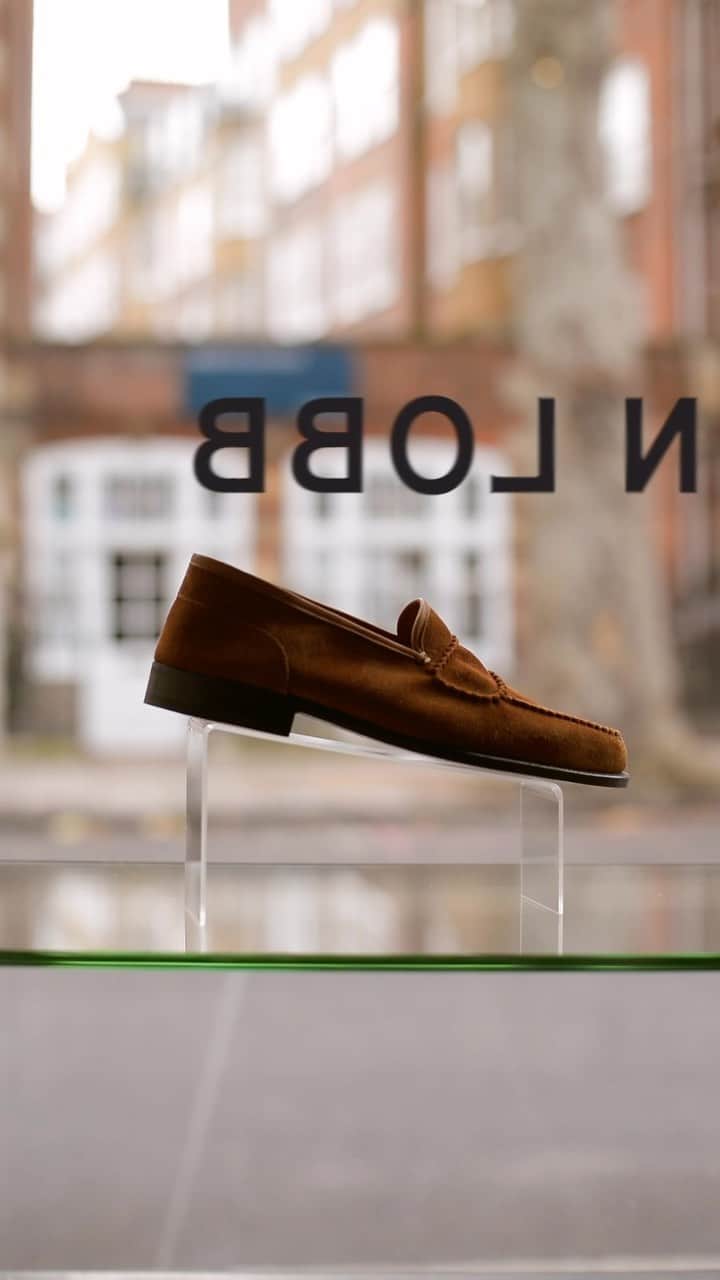 ジョンロブのインスタグラム：「Introducing Bath, lightweight and ultra-supple, holding its shape while giving flexible comfort. Its distinctive visible stitching gives a hand-sewn finish reminiscent of working gloves, and like the proverbial glove, Bath will always be a perfect fit. . #johnlobb  #NigelShafran @davidmckendrickstudio  @tom_guinness  @peoplefile @holmesproduction」