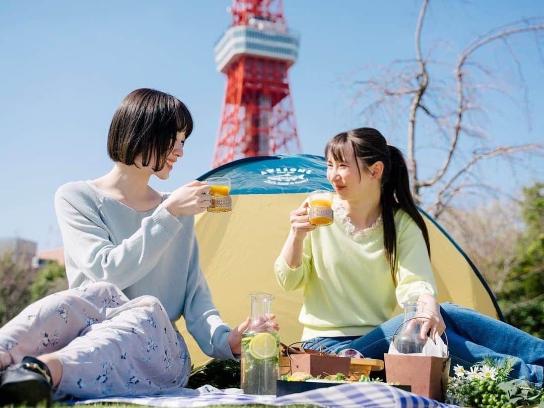 東京プリンスホテルさんのインスタグラム写真 - (東京プリンスホテルInstagram)「【気ままにピクニック！PARK DAY 2023】  5月4日からの3日間、プリンス芝公園にてピクニックイベント「PARK DAY 2023」を開催🌼  今年のテーマは「Feel the TOKYO」。 東京のまんなかで、絶景ピクニックをお楽しみいただけます。  今年のゴールデンウィークは「PARK DAY」でとっておきの思い出を✨  ※画像は昨年までの開催の様子です。  詳しくは「PARK DAY 2023」のWebサイト または、ストーリーズをチェック！  PARK DAY 2023 website.PARK DAY 2023 -- Picnic to your heart's content!  Starting May 4th, a special outdoor event will be held over three days on the grounds of Prince Shiba Park 🌳  The theme for this year, simple but poignant and ever-appropriate, is "Feel Tokyo" 🗼  Lie down in the grass beneath a beautiful blue sky, and eat, drink, chat, and simply savour the good weather and good times this Golden Week! ✨  * Images are from previous years' events.  For further details, please visit the PARK DAY 2023 website.  Share your own images with us by tagging @tokyoprincehotel  —————————————————————  #絶景PARKDAY #PARKDAY #PICNIC #OUTDOOR #PARK #ピクニック #おしゃれピクニック #おしゃピク #グランピング #アウトドア #芝公園 #ゴールデンウィークイベント #ゴールデンウィーク #絶景 #東京の絶景 #絶景体験 #tokyotrip #tokyoprincehotel #princehotels #tokyo #japan #tokyohotel #shibakoen #staycation #tokyotower #東京プリンスホテル #プリンスホテル #東京タワー #ステイケーション #ホテルステイ」4月6日 18時00分 - tokyoprincehotel