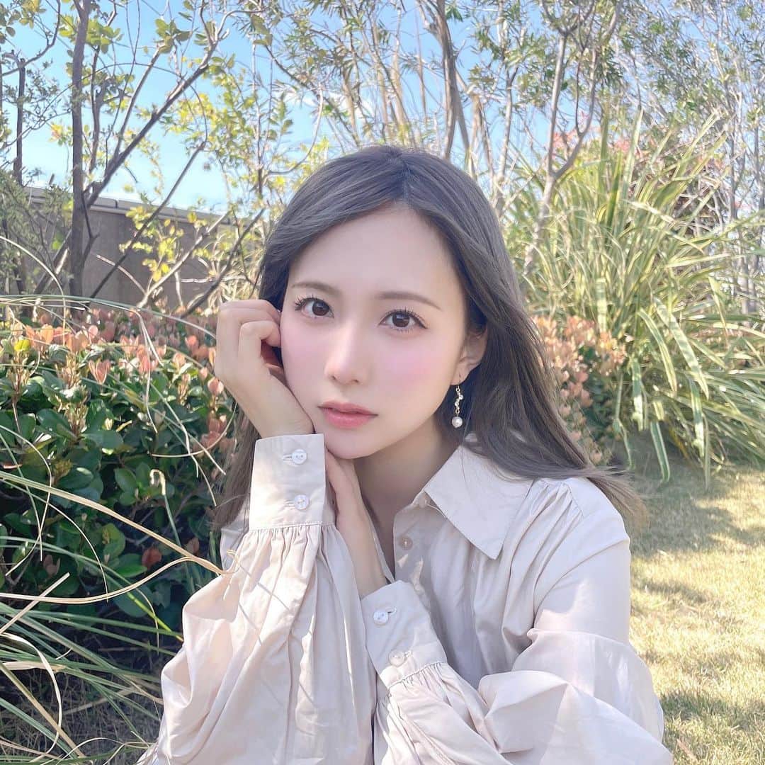 きりたんぽのインスタグラム：「【You be YOU】の アンバサダーに就任しました🧚‍♀️  ｢You be YOU｣ なりたい自分に、なる  素敵な名前でしょぉぉおおお🥰  朝☀️と夜🌙の成分こだわりの シートマスクと クレンジングジェルです🧴  シートの素材や成分 そして香りまでこだわりを 詰め込んだ理想のマスク‎🤍🫧  朝はメイク前に使えて さっぱりだけどしっとり メイクノリもバッチリ☀️💄✨  夜は一日の疲れをリセットして修復💭 朝までしっとりもっちり🌙  忙しい朝も夜もこの1枚で大丈夫🙆‍♀️  クレンジングもこだわりにこだわった👍  スクラブ配合だから しっかりとメイクが落ちるのに 肌に必要なものは守れるから つっぱらずにふっくらするの🦭❕  敏感肌、乾燥肌、脂性肌 どんな肌でも年齢を問わず 使ってもらえます😳💕  多くの人に使ってもらいたいなぁ💭  全国のドラッグストアで発売中です🌱 これからどんどん展開していきます‼️ ぜひ手に取ってみてください🙈✨  #youbeyou」