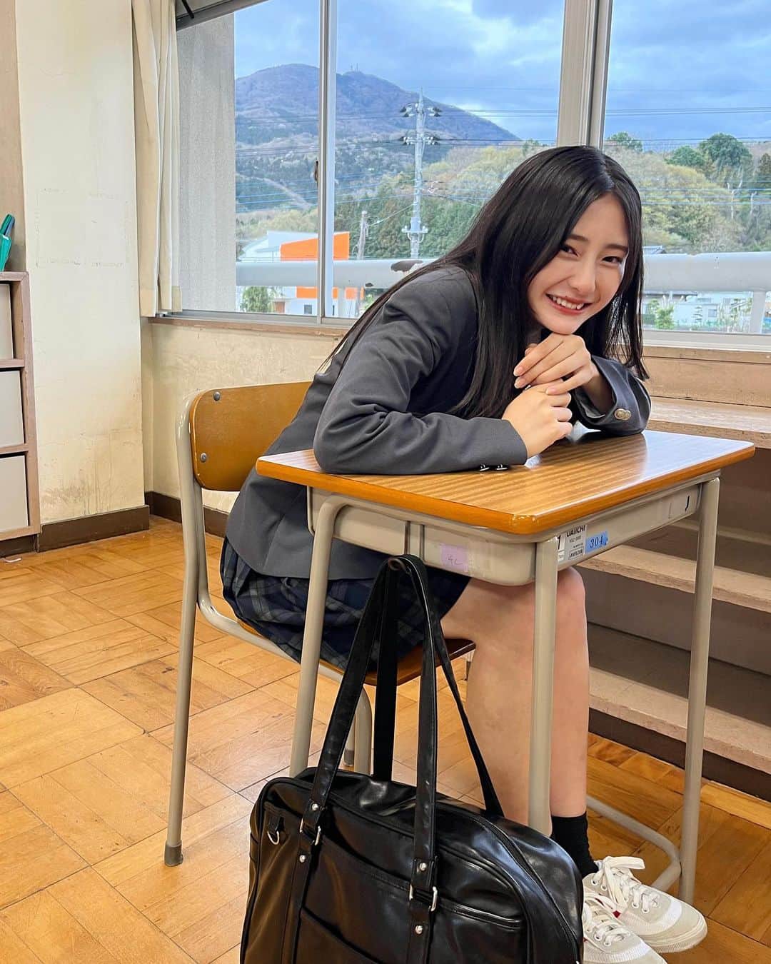 大西陽羽のインスタグラム：「He & She - "恋火" 女子高校生役で出演しています⸜🫶🏻⸝‍  高校生の青春と、両想いなのに伝えきれず卒業してしまう高校生を演じました。  共感出来るところが沢山なので是非いっぱい聴いて見てください(;_;)♥️」