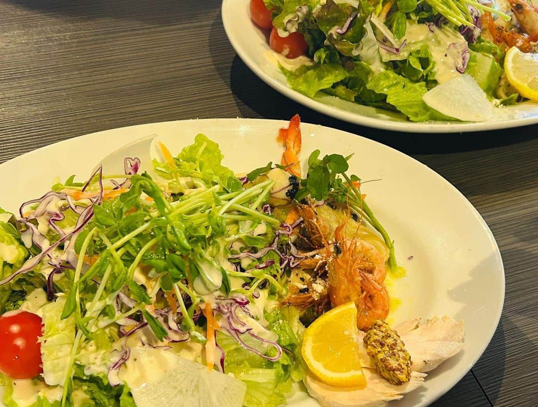 入江美沙希さんのインスタグラム写真 - (入江美沙希Instagram)「🍽  海老が入ったサラダとっても美味しかった😌 お話しながら美味しいものを食べるのは至福のひとときでした🍨  #06#jk#lunch」4月6日 18時24分 - irie_misaki_official