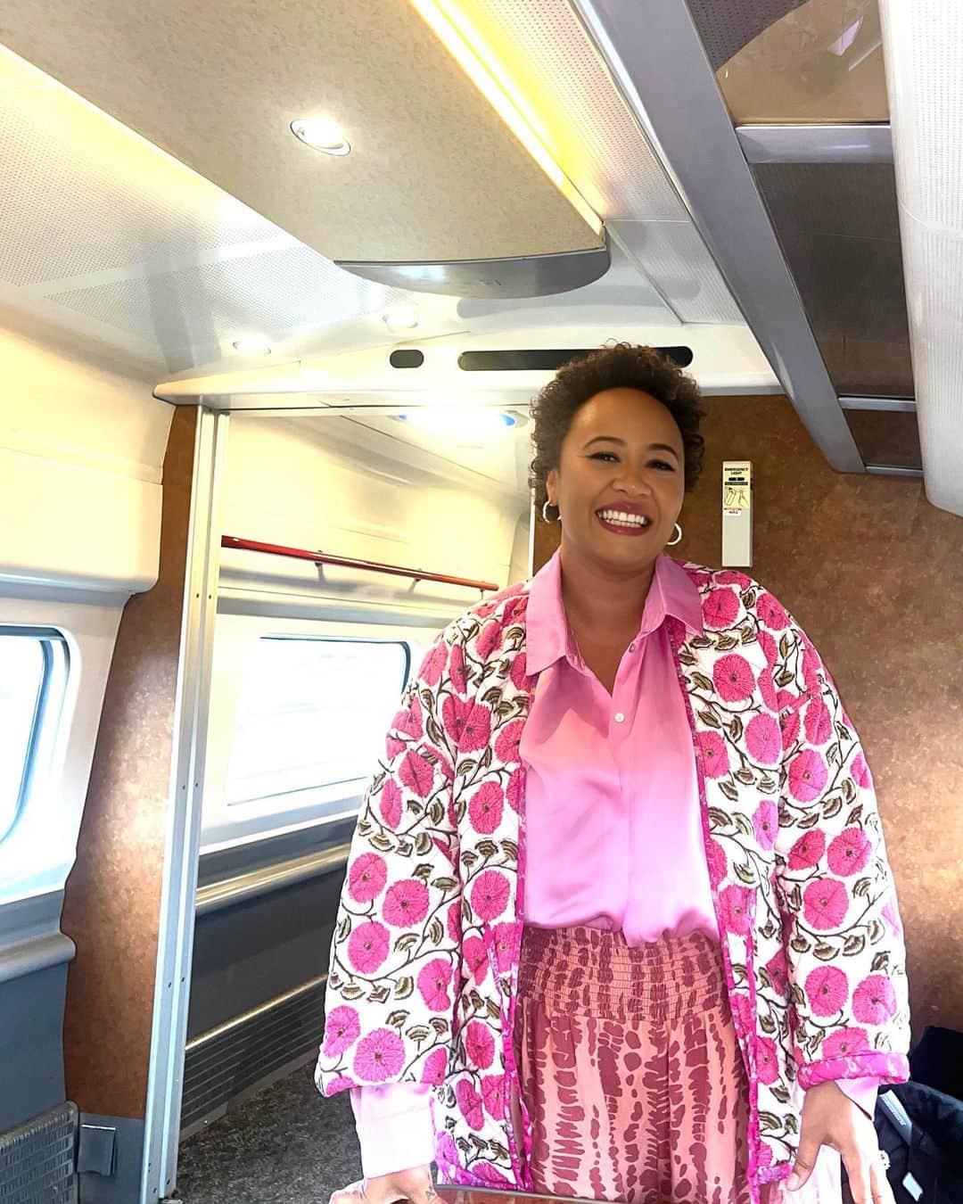 Emeli Sandéのインスタグラム：「To Liverpool! 🚂」