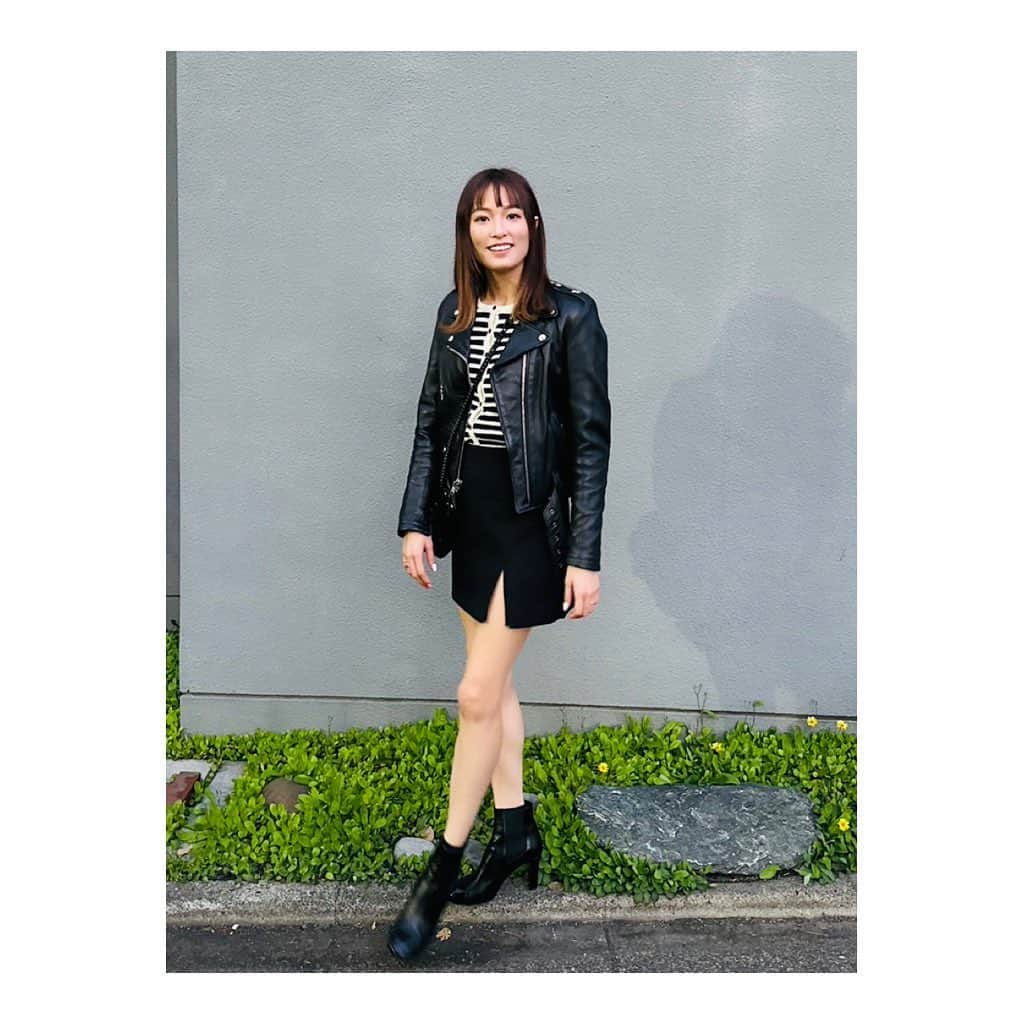 中山こころさんのインスタグラム写真 - (中山こころInstagram)「OOTD🖤  #ふくらはぎの筋肉やばい #アップまでしちゃったし😂 #目立たない写真選ぶの大変 #きゃぴきゃぴポーズしかないやん #いつかの中山」4月6日 18時26分 - coocoorooo