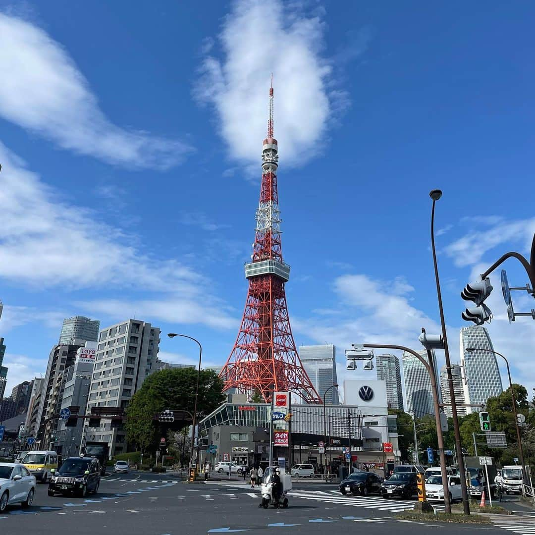 長谷川朋加さんのインスタグラム写真 - (長谷川朋加Instagram)「♡  ✎५⋆*{ パンもぐもぐ🍞🥐🥖🥪 } ୨୧-------------------------------- ୨୧  これは美味しい塩パン！！！ 暖かくなってきて走るのがさらに気持ち良い！  幸せだーっ🫶🏻たくさん走りたい！ 少し走っただけですぐ滝汗！ この季節を待っていたよ🥺  筋トレも頑張るぞーっ💗 楽しみな予定がもりだくさんなので わくわくが止まらない！  怪我なく！楽しく！無理なく！  今宵も楽しくハッピーに🏃‍♀️  ୨୧ -------------------------------- ୨୧ #やりたい事は全部やる #全力前向き前のめり #走るの大好き」4月6日 18時30分 - hasegawatomoka