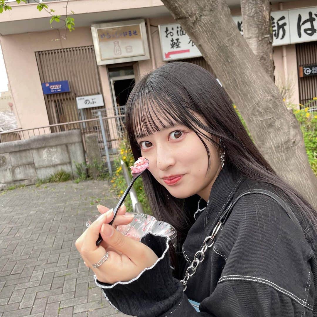 国本梨紗さんのインスタグラム写真 - (国本梨紗Instagram)「この前お花見してきたのでΣp📷ω･´) 毎年友結とお花見してるんです〜🌸 ...
