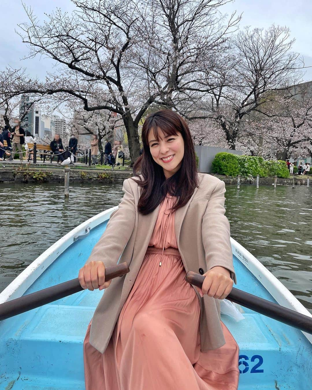 藤井美菜さんのインスタグラム写真 - (藤井美菜Instagram)「. 今年の東京の桜は長く咲いていましたね。 来年も、また🌸  올해 도쿄 벚꽃은 오래 버텼던것같아요.  내년도…또🌸  #上野公園#桜#桜祭り#お花見#ボート#大好き #도쿄벚꽃#우에노공원#벚꽃축제#벚꽃놀이#일본벚꽃#보트놀리#보트#봄#japan#tokyovherryblossom#cherryblossom#spring#boat#🚣#🌸」4月6日 18時45分 - fujii_mina_0715