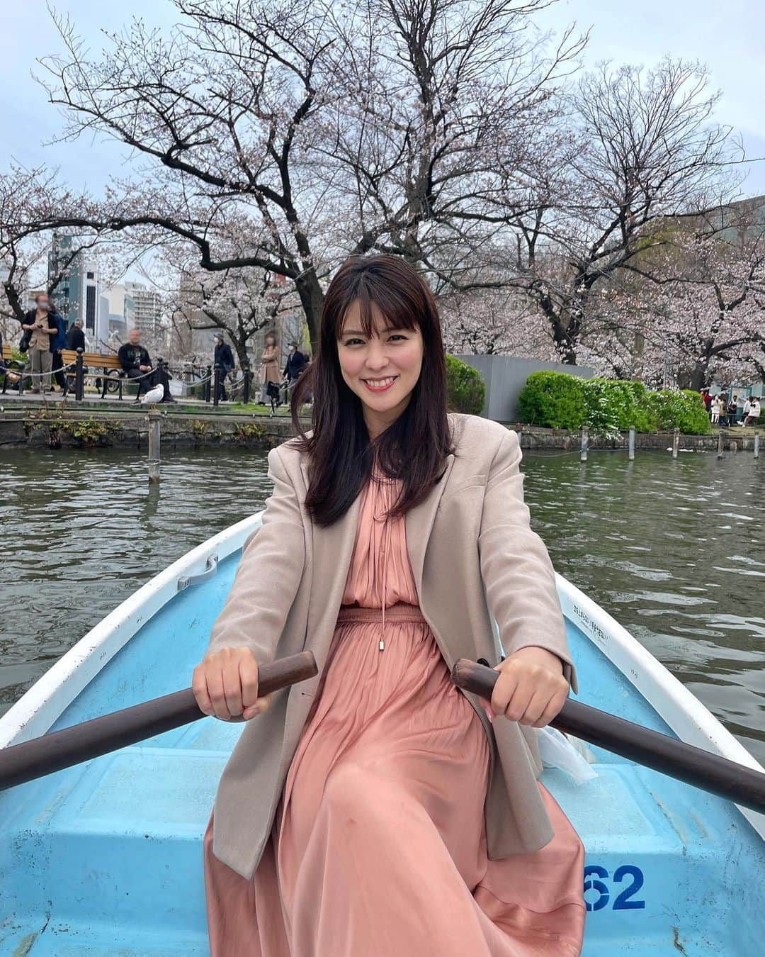 藤井美菜さんのインスタグラム写真 - (藤井美菜Instagram)「. 今年の東京の桜は長く咲いていましたね。 来年も、また🌸  올해 도쿄 벚꽃은 오래 버텼던것같아요.  내년도…또🌸  #上野公園#桜#桜祭り#お花見#ボート#大好き #도쿄벚꽃#우에노공원#벚꽃축제#벚꽃놀이#일본벚꽃#보트놀리#보트#봄#japan#tokyovherryblossom#cherryblossom#spring#boat#🚣#🌸」4月6日 18時45分 - fujii_mina_0715