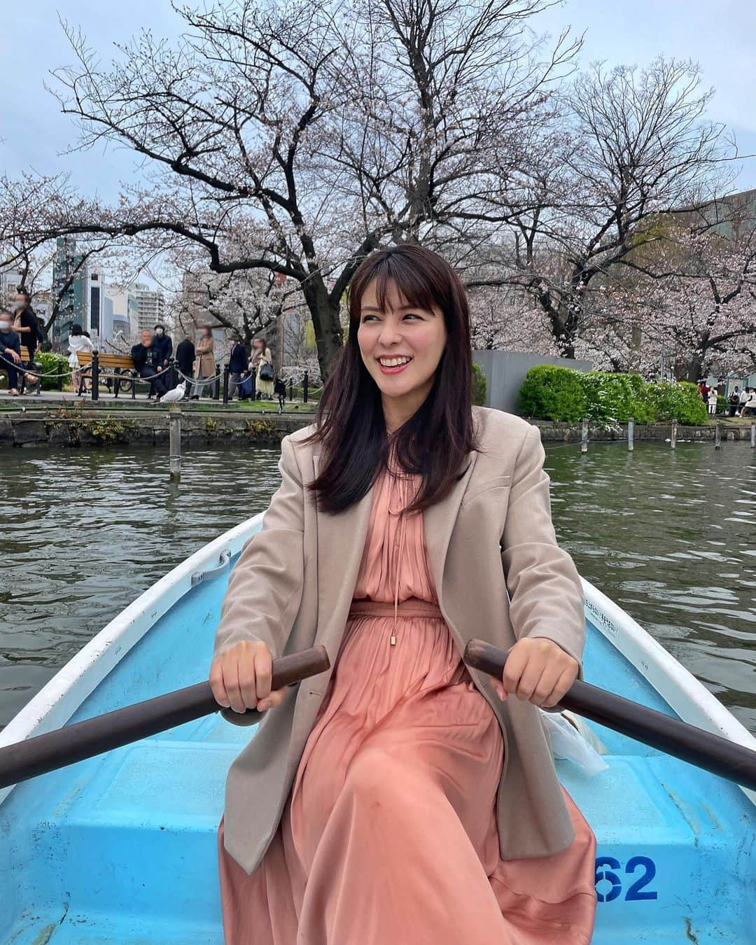 藤井美菜さんのインスタグラム写真 - (藤井美菜Instagram)「. 今年の東京の桜は長く咲いていましたね。 来年も、また🌸  올해 도쿄 벚꽃은 오래 버텼던것같아요.  내년도…또🌸  #上野公園#桜#桜祭り#お花見#ボート#大好き #도쿄벚꽃#우에노공원#벚꽃축제#벚꽃놀이#일본벚꽃#보트놀리#보트#봄#japan#tokyovherryblossom#cherryblossom#spring#boat#🚣#🌸」4月6日 18時45分 - fujii_mina_0715