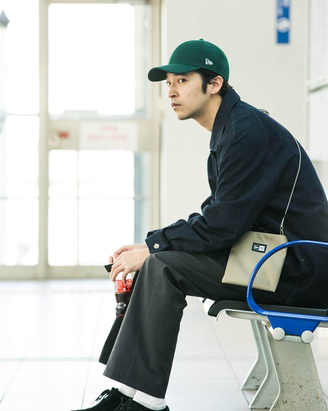 のインスタグラム：「Flat Neck Pouch⁠ ⁠ デイリーからアウトドアまで、様々なシーンで活躍する小型のポーチ。⁠ ドローコードで調節可能なストラップを取り外し、バッグインバッグとしても使用可能。⁠ ⁠ ⁠ 幅180mm × 高さ200mm × 奥行15mm (0.6L) ⁠ ⁠ ⁠ #NEWERA #ニューエラ #ニューエラバッグ」