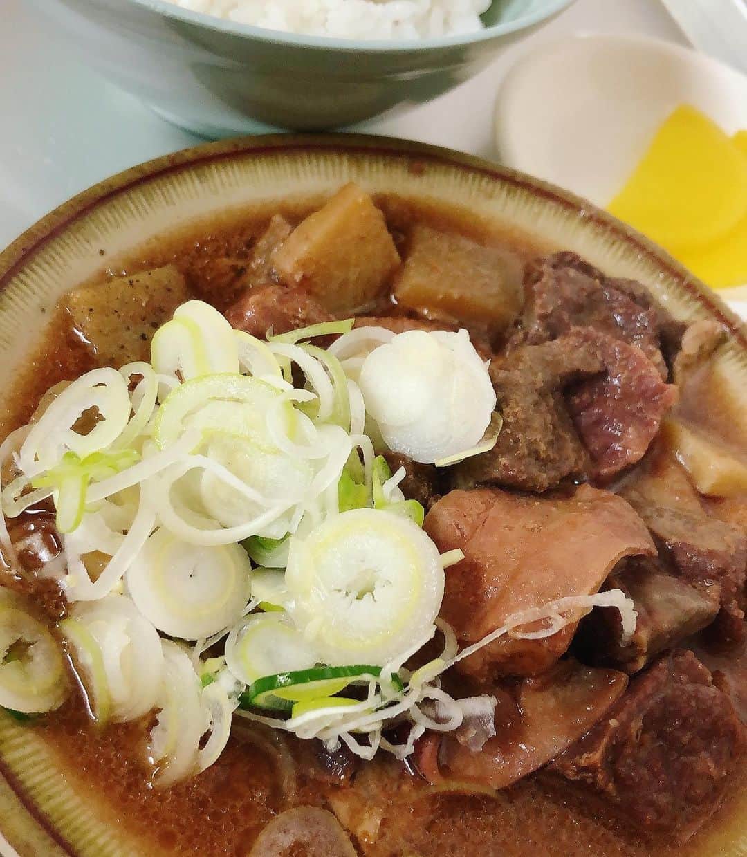 田上よしえのインスタグラム：「モツ煮を食べる為だけにボートレース平和島へ！」