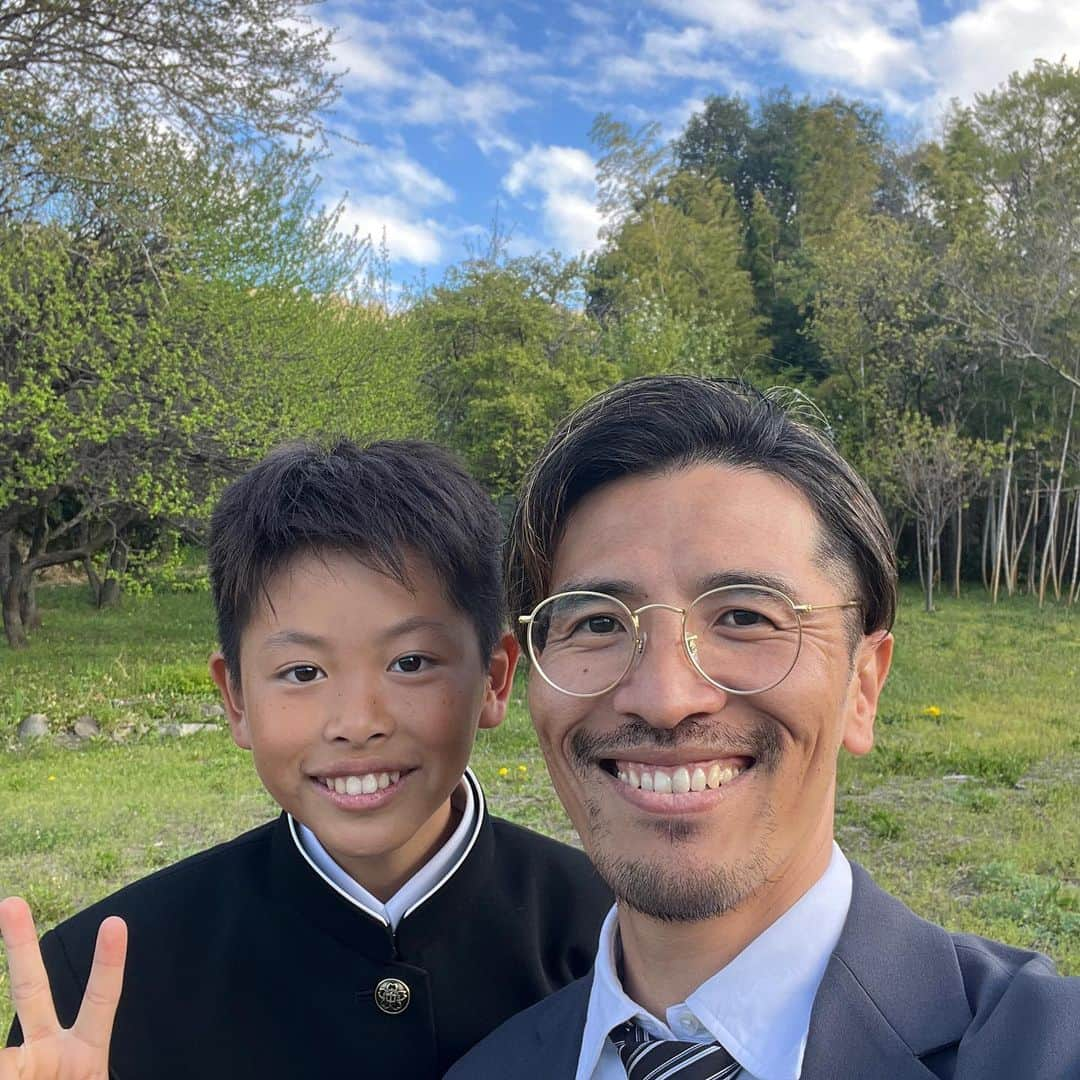 小椋祥平のインスタグラム：「. 長男の中学校入学式🌸 . 「勉強とサッカーを頑張る3年間」にするそうです🤣 . 楽しみ😊 . #小椋祥平  #中学校入学式」