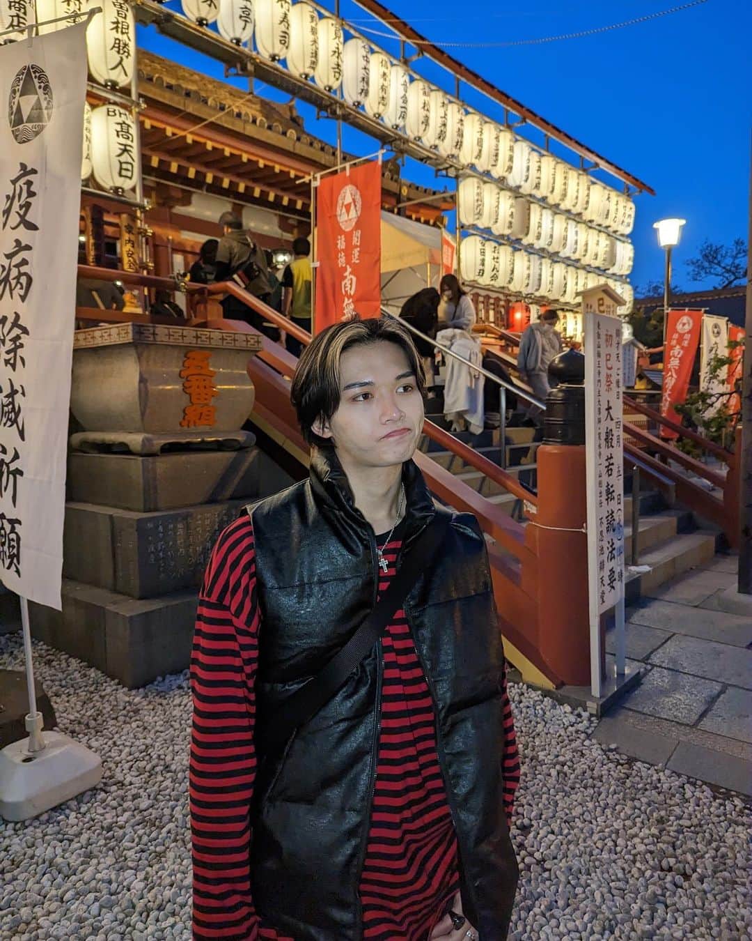 中里真哉斗さんのインスタグラム写真 - (中里真哉斗Instagram)「black and red 🖤♥️ お祭り行ったら何食べるの！！ 俺はじゃがバター好き🫶 ・ ・ ・ ・ ・ ・ ・ ・ ・ ・ ・ ・ ・ ・ ・ #fashion #03 #fyp #foryou  #Japan #Japanlife #Japanese #Japaneseboy #lifestyle #Tokyo #tokyolife #outfit#ootd#street#memories #workout  #cherryblossom」4月6日 18時59分 - myt_002