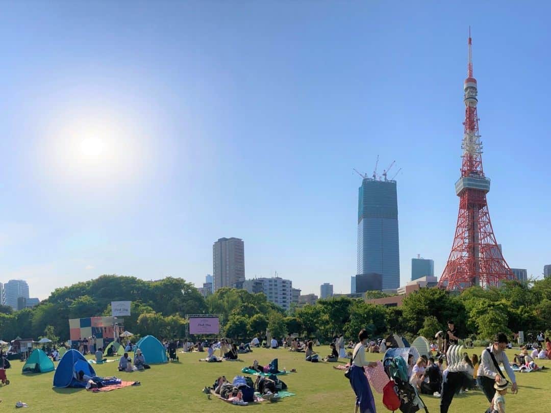 ザ・プリンス パークタワー東京さんのインスタグラム写真 - (ザ・プリンス パークタワー東京Instagram)「【気ままにピクニック！PARK DAY 2023】 5月4日からの3日間、プリンス芝公園にてピクニックイベント「PARK DAY 2023」を開催🌼 今年のテーマは「Feel the TOKYO」。 東京のまんなかで、絶景ピクニックをお楽しみいただけます。  今年のゴールデンウィークは「PARK DAY」でとっておきの思い出を✨  ※画像は昨年までの開催の様子です。  詳しくは「PARK DAY 2023」のWebサイト または、ストーリーズをチェック！  PARK DAY 2023 -- Picnic to your heart's content!  Starting May 4th, a special outdoor event will be held over three days at Prince Shiba Park 🌳 The theme for this year, simple but poignant and ever-appropriate, is "Feel Tokyo" 🗼  Enjoy a grand, vibrant picnic in the heart of the capital, and make the most of the fine weather this Golden Week! ✨  * Images are from previous years' events.  For further details, please visit the PARK DAY 2023 website.  Share your own images with us by tagging @princeparktowertokyo —————————————————————  #絶景PARKDAY #PARKDAY #PICNIC #OUTDOOR #PARK #ピクニック #おしゃれピクニック #おしゃピク #グランピング #アウトドア #芝公園 #ゴールデンウィークイベント #ゴールデンウィーク #絶景 #東京の絶景 #絶景体験 #tokyotrip  #theprinceparktowertokyo #tokyotower #tokyo #japan #ThePreferredLife #ザプリンスパークタワー東京 #プリンスホテル #東京タワー」4月6日 19時00分 - princeparktowertokyo