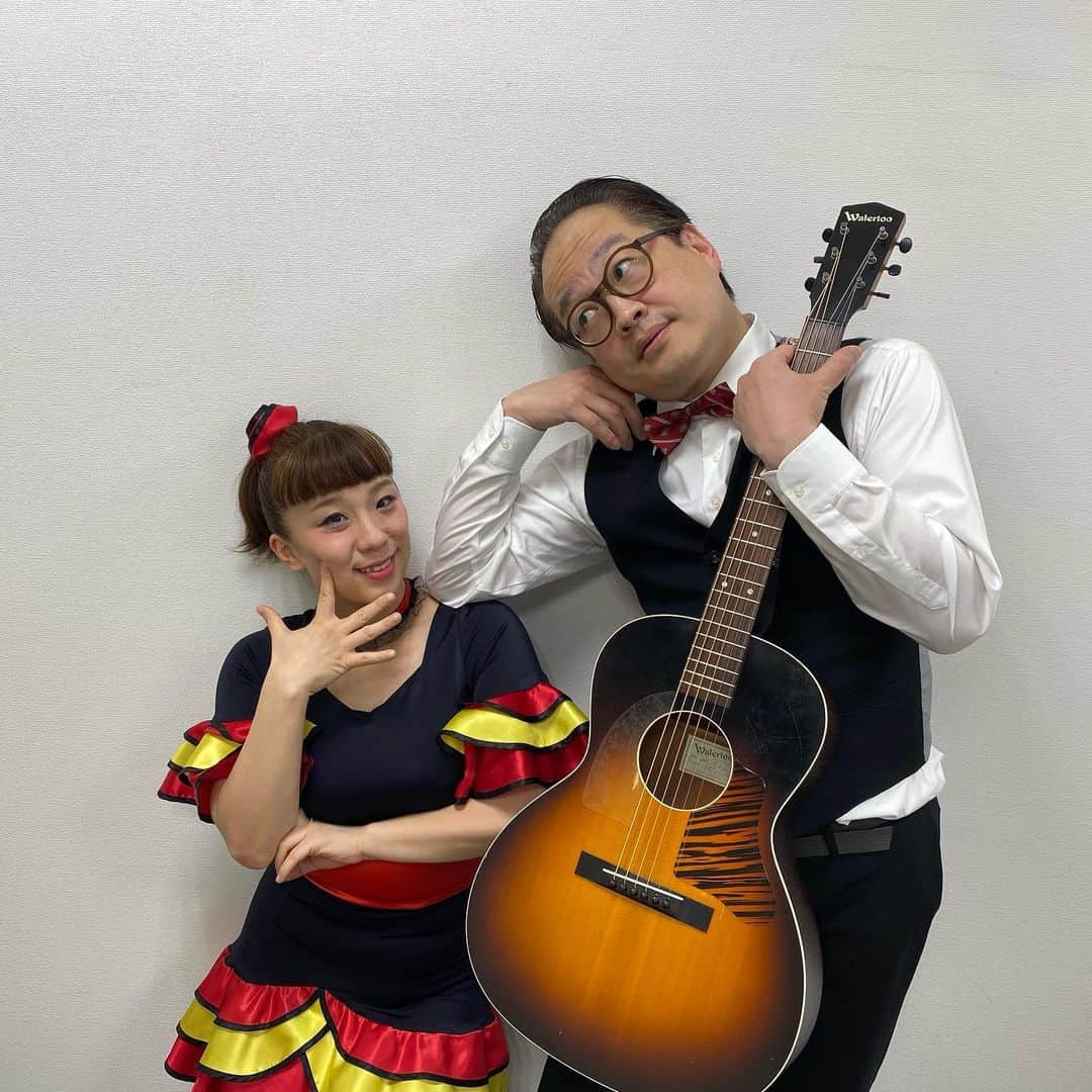 吉本新喜劇のインスタグラム：「🎸絶対楽しいライブ情報💃🏻  4/28(金) ヤンシー&マリコンヌの ポップコーンミュージック♪vol.1 in 味園ユニバース  ヤンマリ2人手売りチケットも 持っているとのこと✌️ 置きチケもできちゃいます🙆🏻‍♀️  ヤンマリとポップコーンのように 楽しく弾けちゃいましょう🍿  🎫 https://onl.tw/V59SjFM」