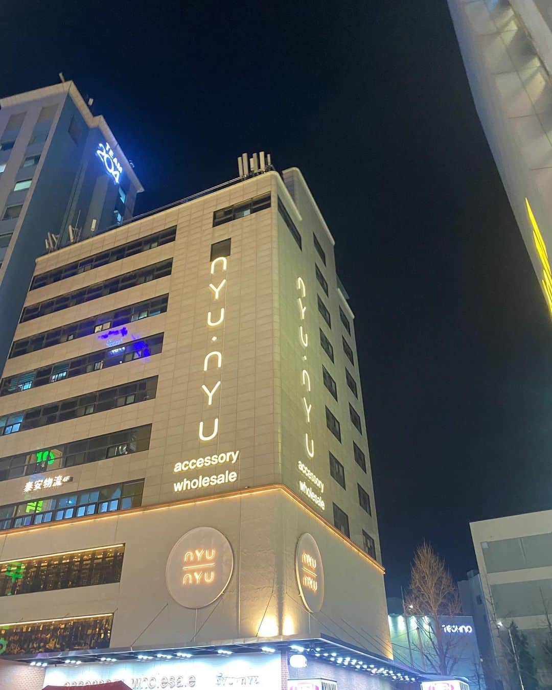 一木美里さんのインスタグラム写真 - (一木美里Instagram)「photo dump🇰🇷🇰🇷🇰🇷  韓国に行く前に @inamochinaoki さんに暗めカラーしてもらいました:)お気に入り♡次も暗くしようかな🥰  #korea#fashionweek#seoulfashionweek#nofilter#ヘアカラー#ヘアスタイル#韓国旅行#韓国ファッション#韓国ヘア#진라면」4月6日 19時04分 - misato_ichiki