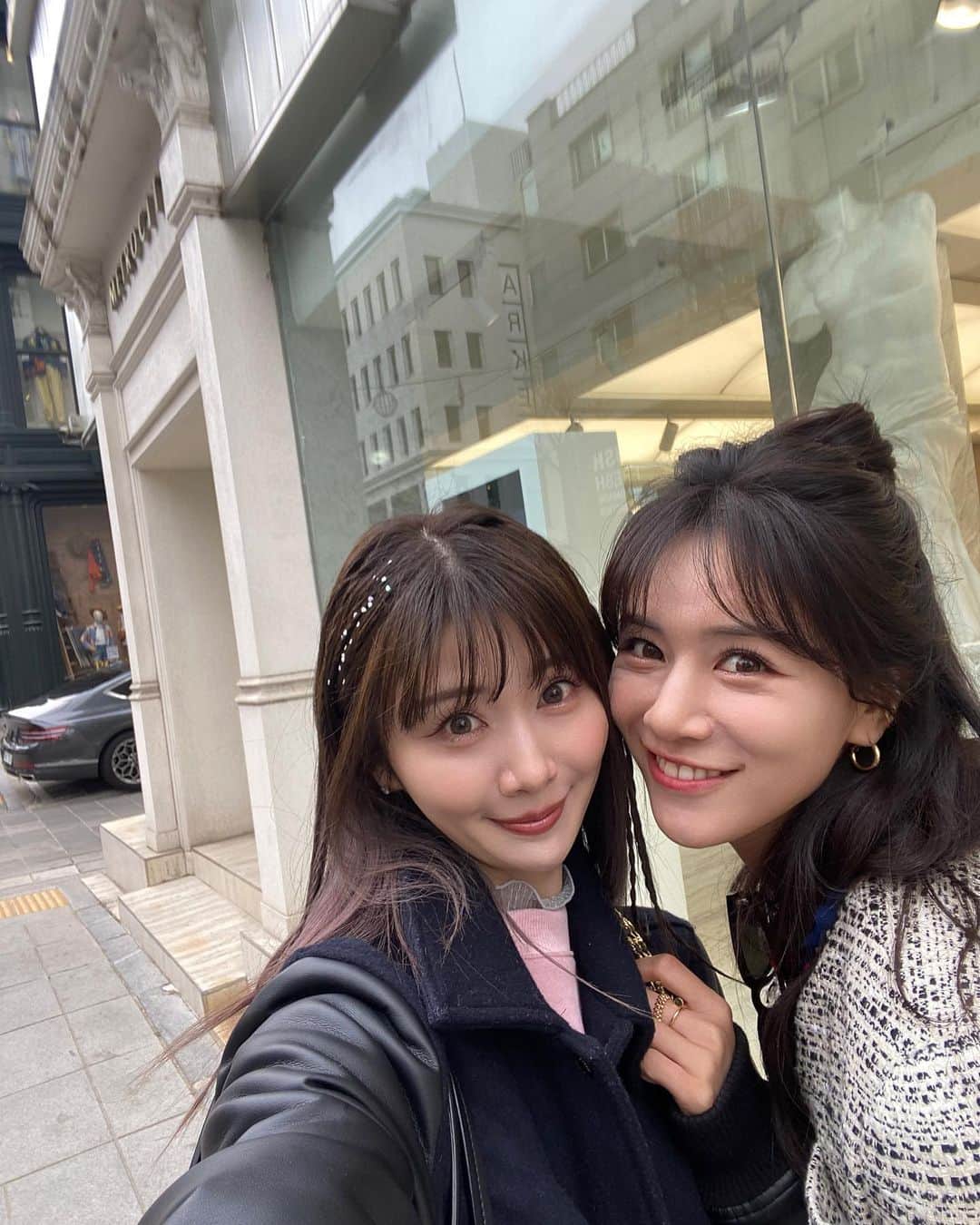一木美里さんのインスタグラム写真 - (一木美里Instagram)「photo dump🇰🇷🇰🇷🇰🇷  韓国に行く前に @inamochinaoki さんに暗めカラーしてもらいました:)お気に入り♡次も暗くしようかな🥰  #korea#fashionweek#seoulfashionweek#nofilter#ヘアカラー#ヘアスタイル#韓国旅行#韓国ファッション#韓国ヘア#진라면」4月6日 19時04分 - misato_ichiki