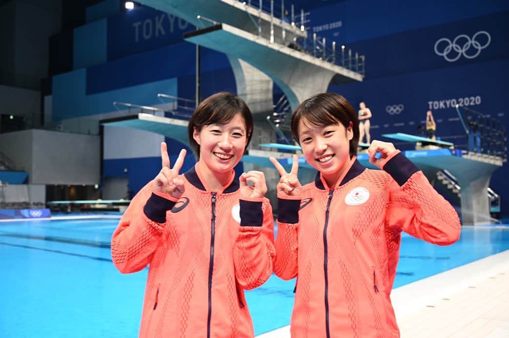 板橋美波のインスタグラム：「2020→2023  立ち位置逆やった😵‍💫」