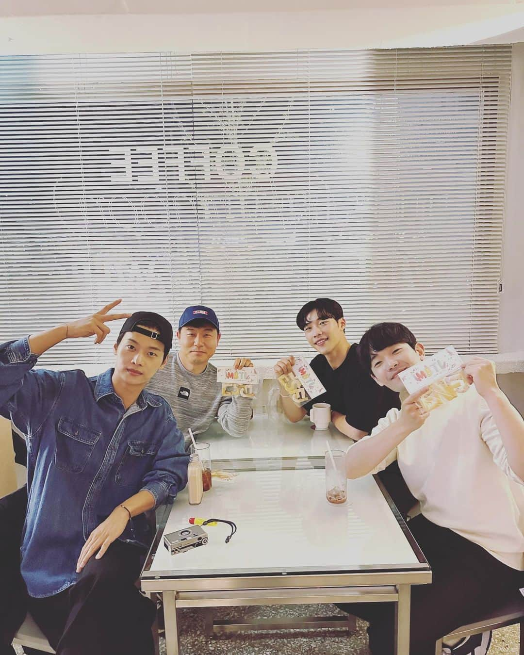 ウ・ドファンさんのインスタグラム写真 - (ウ・ドファンInstagram)「☺️☺️☺️ #ttyl_seoul  애정하는 ☕️」4月6日 19時15分 - wdohwan