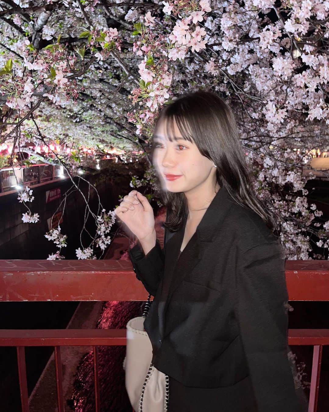 中野妃菜のインスタグラム：「夜桜綺麗だった❤︎髪のカラーが本当に綺麗でテンション上がるそしてサラサラ☺︎流石です‼︎ @kyohei_konishi   今日は美容dayで、まつ毛　@hyr__2002 行ってきたよ☺︎ 肌はトーンアップして嬉しい❤︎ @grandluxe2023」